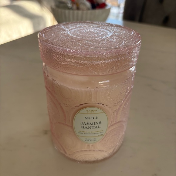 Leoben Co No34 Jasmine Santal Candle Pink Textured Candle - Picture 2 of 5